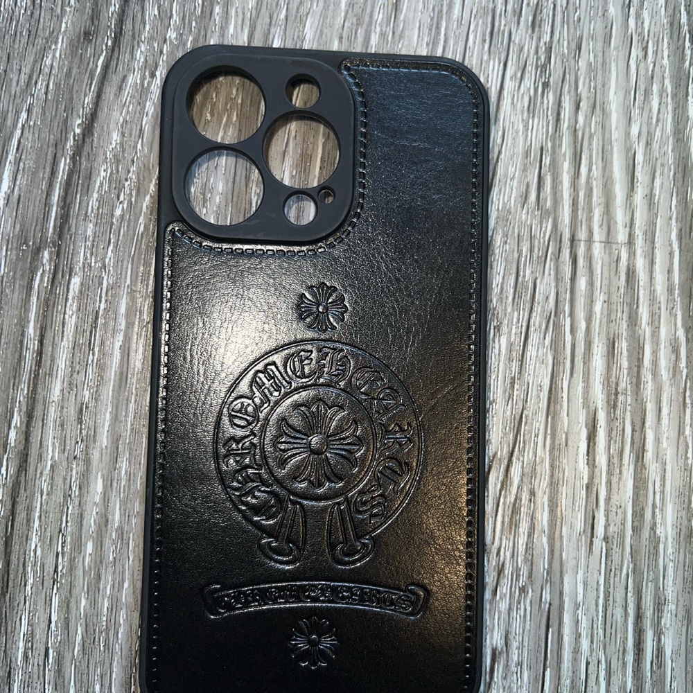 BLACK CHROME HEARTS IPHONE CASE: